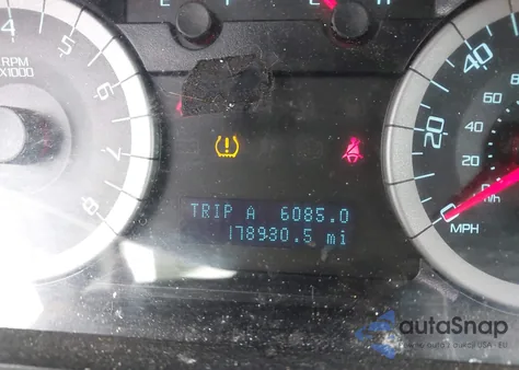 2010 Ford Escape Xlt z USA, uszkodzony, nr VIN 1FMCU9DG8AKC65375